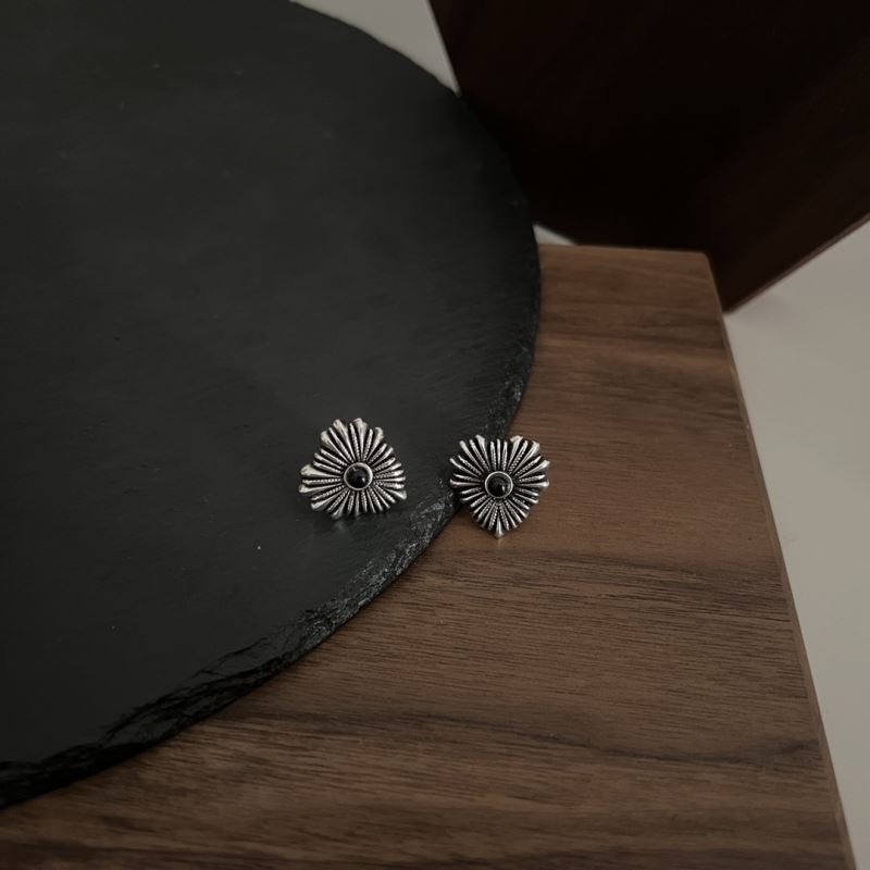 G*u*i earrings